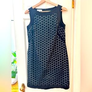London Times cute cut out dress with white underneath. Size S